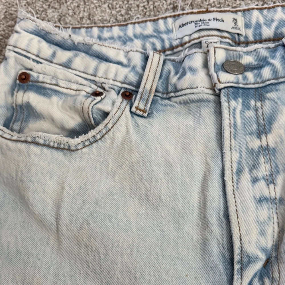 Abercrombie & Fitch Curve Love Acid Wash High-Rise Mom Jeans SZ 2 3/$30 - Picture 4 of 16